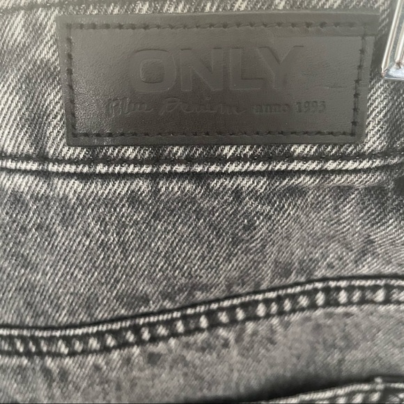 COPY - Denim skirt by ONLY - NEW with Tags 💖 Real nice classic style 🤍🖤 Quality🫰 - Picture 8 of 13